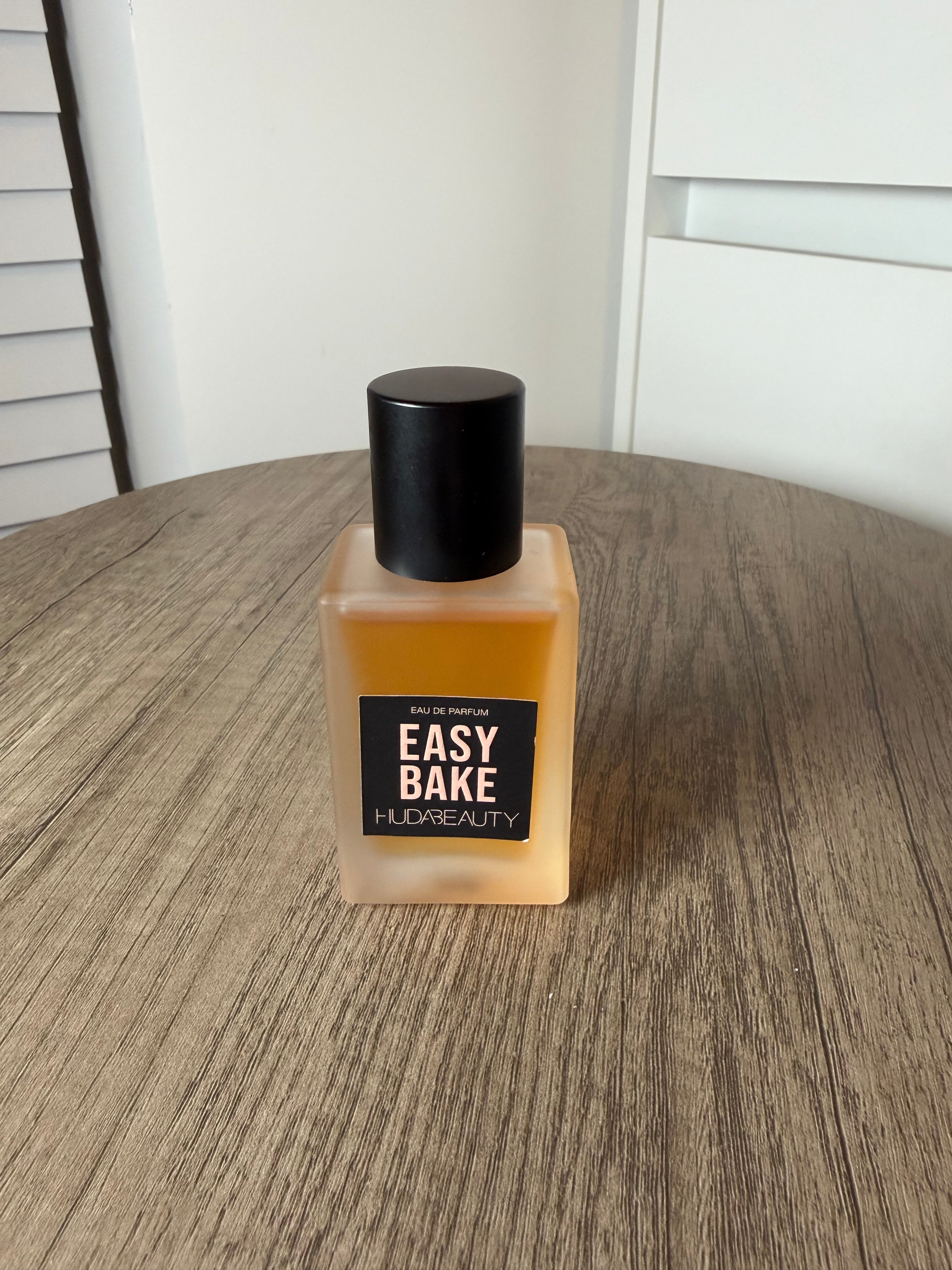 Huda Beauty - Easy Bake - DISCONTINUED